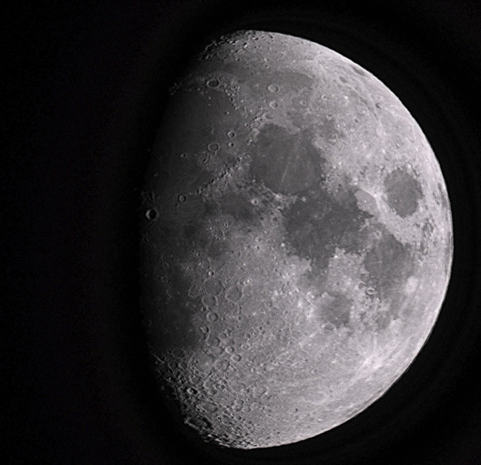 Tiltagende gibbous måne 25. maj 2026